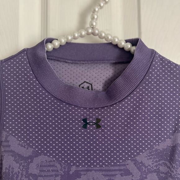 Under Armour Seamless stretch athletic tank large sleeveless top - Picture 3 of 4